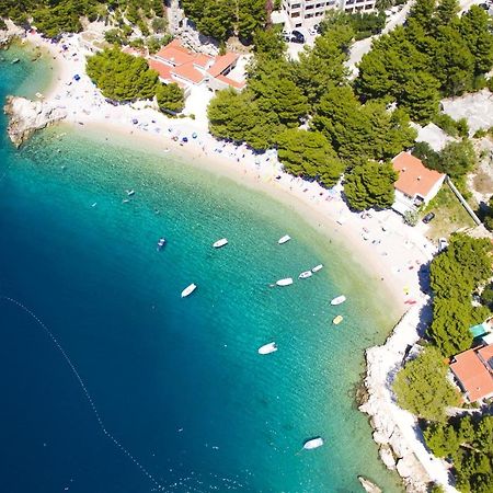 Apartments By The Sea Brela, Makarska - 16065 外观 照片