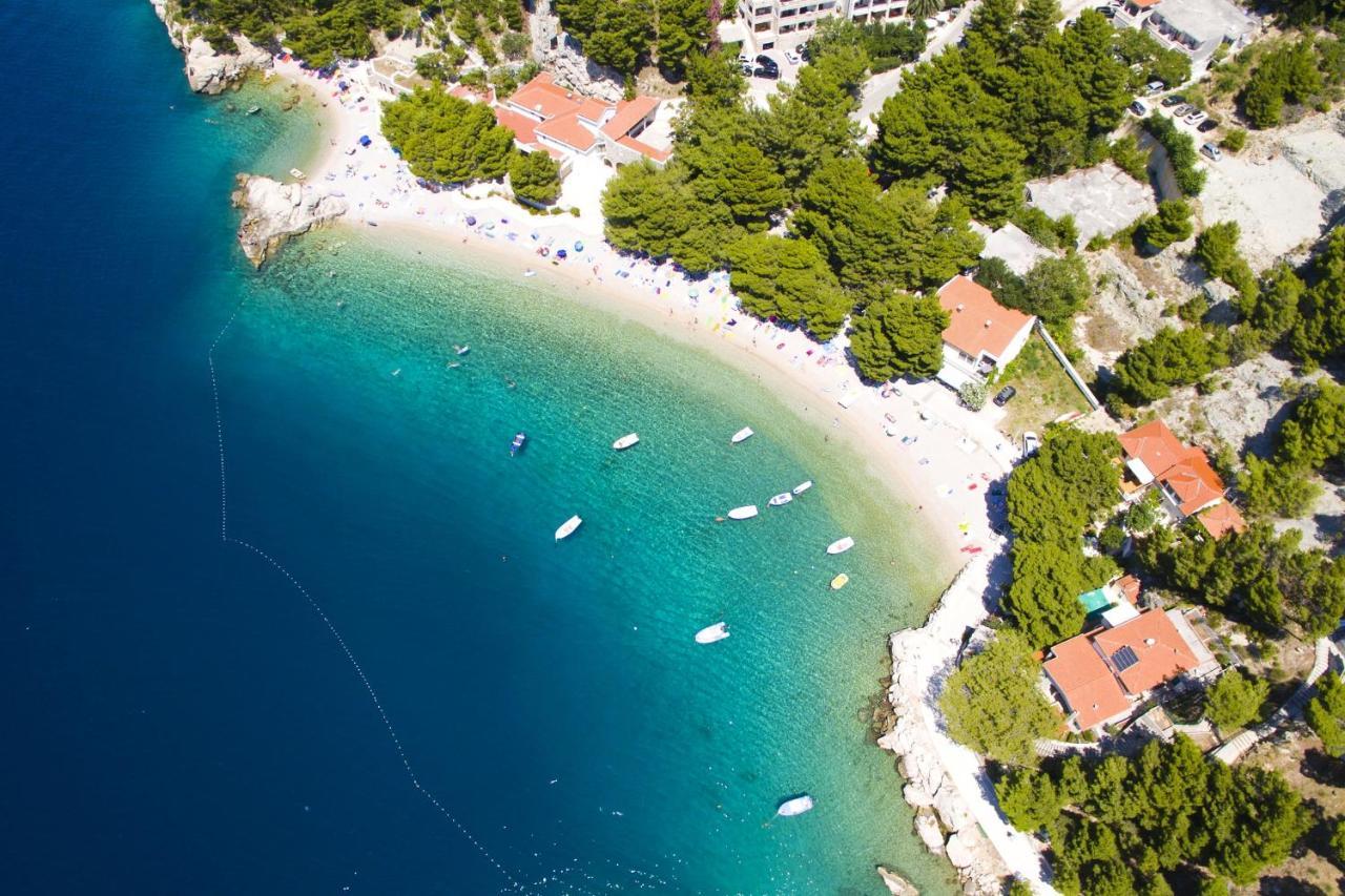 Apartments By The Sea Brela, Makarska - 16065 外观 照片
