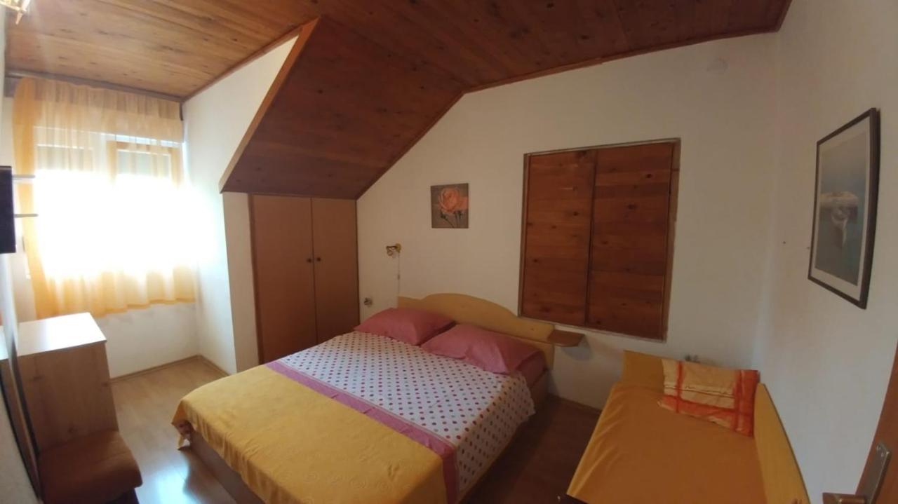 Apartments By The Sea Brela, Makarska - 16065 外观 照片