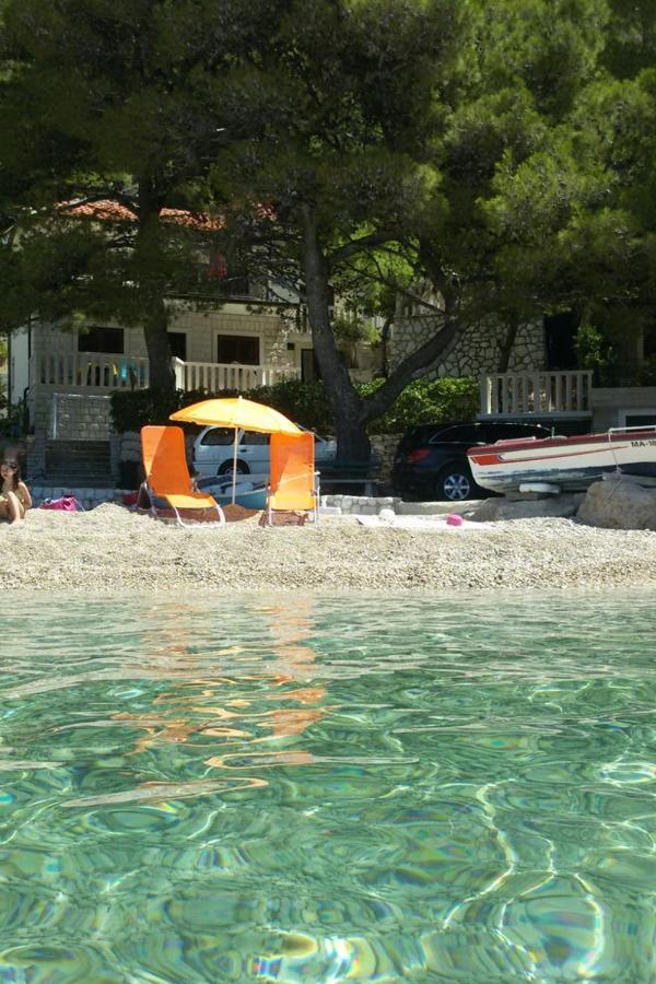 Apartments By The Sea Brela, Makarska - 16065 外观 照片