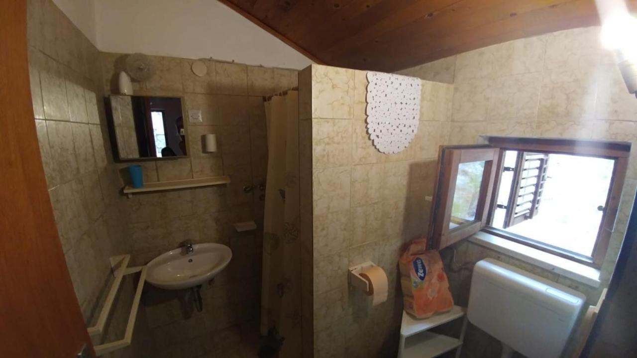 Apartments By The Sea Brela, Makarska - 16065 外观 照片