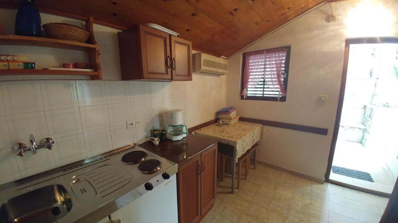 Apartments By The Sea Brela, Makarska - 16065 外观 照片